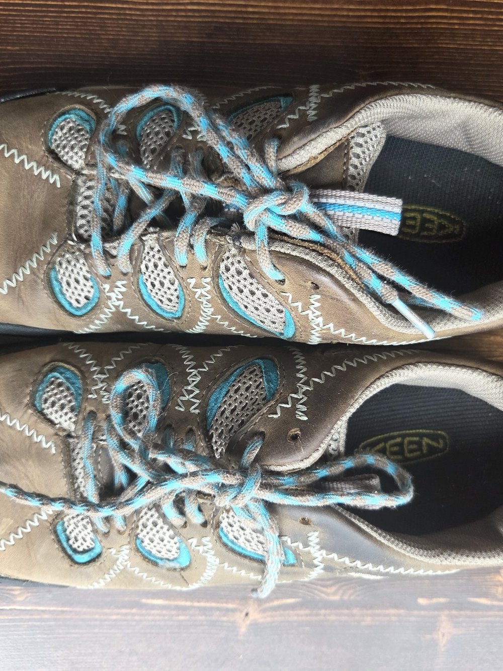 Keen Women's Brown Hiking Shoes with Teal Accents - Picture 4 of 6
